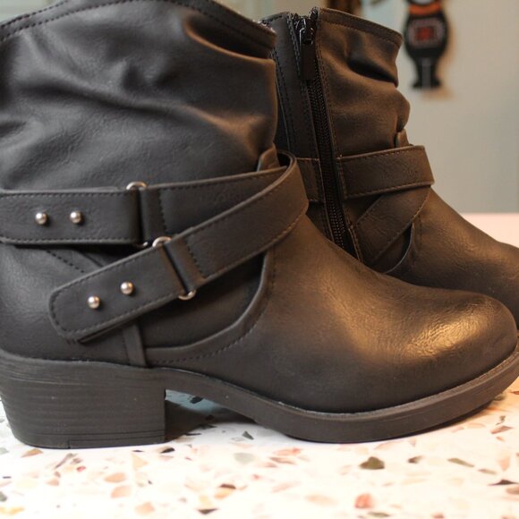 Torrid Slouch Boots Moto Grunge New with tag on bottom Faux Leather 8WW - Picture 8 of 13